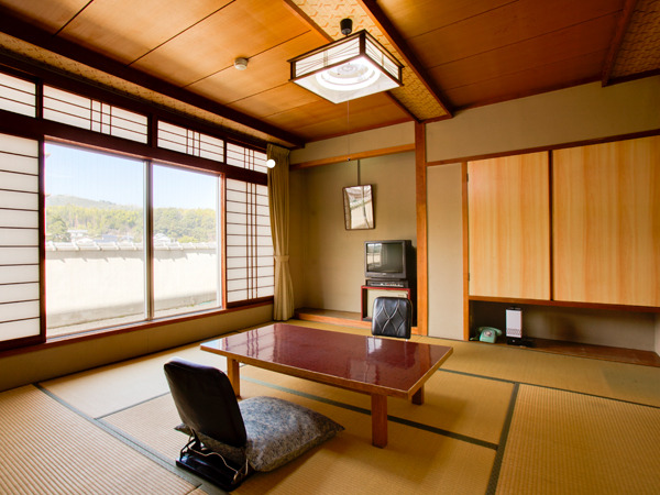 旅亭 山の井 吉泉亭（バス・トイレ付き和室6畳または8畳）