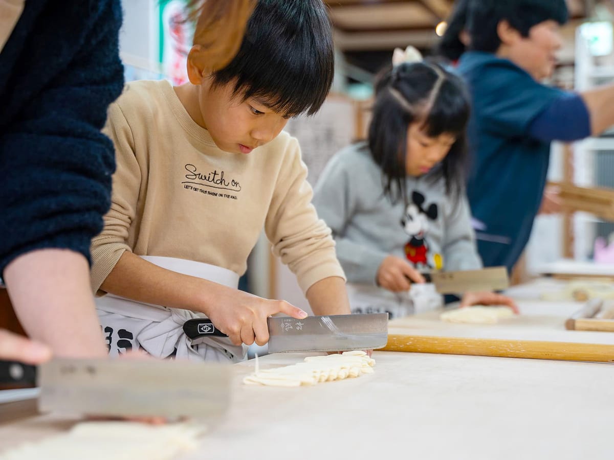 琴平花壇 【夏休みファミリープラン】本場讃岐うどんづくり体験プラン