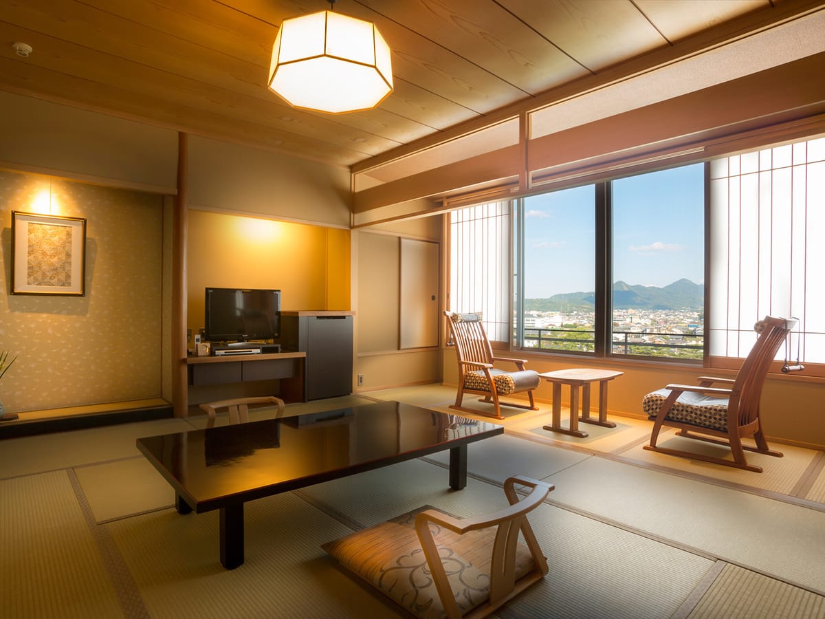 琴平花壇 富士見台/和室（讃岐平野側）41平米