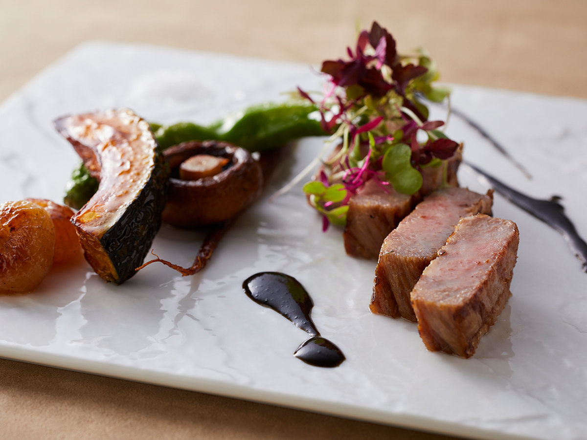 神戸ベイシェラトン ホテル＆タワーズ 【ダイニング -Kobe Grill-】世界の神戸ビーフを味わう特撰フレンチディナー＆アイテム豊富な朝食ブッフェ