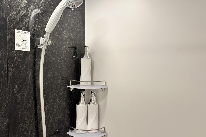 変なホテル東京 浜松町 変なホテル x【ReFa】ルーム増室記念 ReFaビューテックシリーズミニボトルセットポーチ50mL付<食事無し>