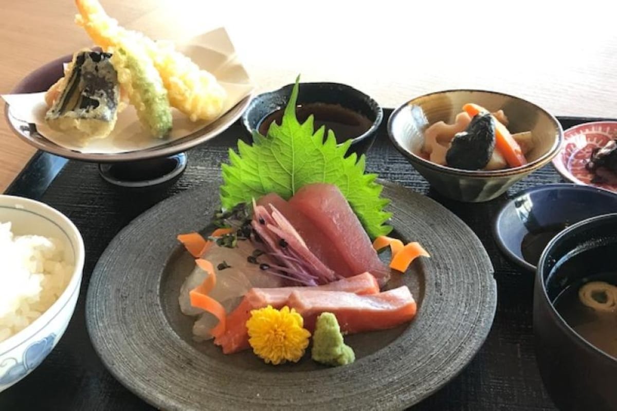 変なリゾート&スパ 関西空港(旧 変なホテル関西空港) 【青庵の魚御膳】お造り×天ぷらを楽しむ和食夕食と天然温泉でくつろぐ<夕朝食付き>