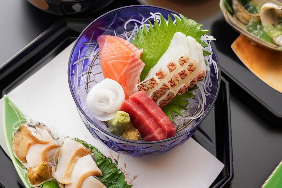 ホテル天坊 ◆伊勢海老・米沢牛サーロインステーキ・アワビ◆個室料亭で贅沢に味わう厳選会席プラン