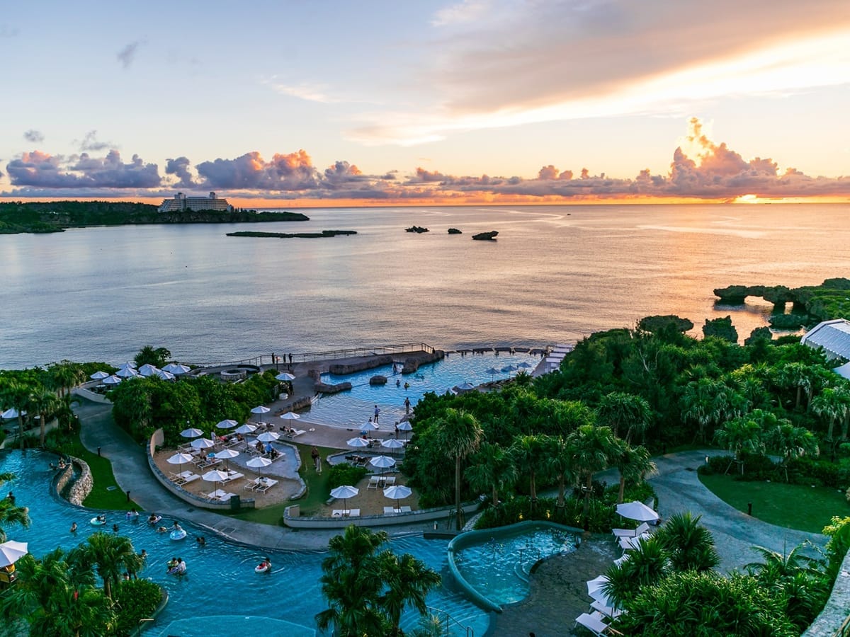 ハイアットリージェンシー瀬良垣アイランド沖縄 【航空券セット割】静かな海をひとり占め!美しく青い海に360度囲まれたリゾートアイランド(食事なし)