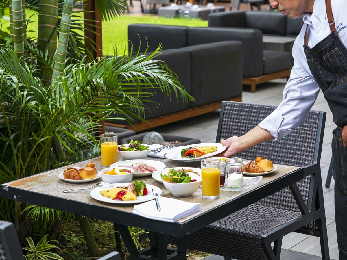 ハイアットリージェンシー瀬良垣アイランド沖縄 【航空券セット割】静かな海をひとり占め!美しく青い海に360度囲まれたリゾートアイランド(朝食付)