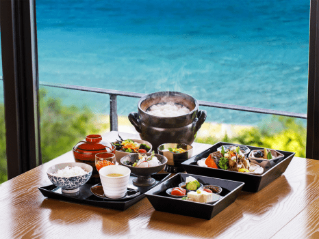 海の旅亭おきなわ名嘉真荘 【スタンダード・朝食付】心ほどける沖縄の島時間、目覚めの海景と味わう彩り豊かな和朝食【M】/大浴場付