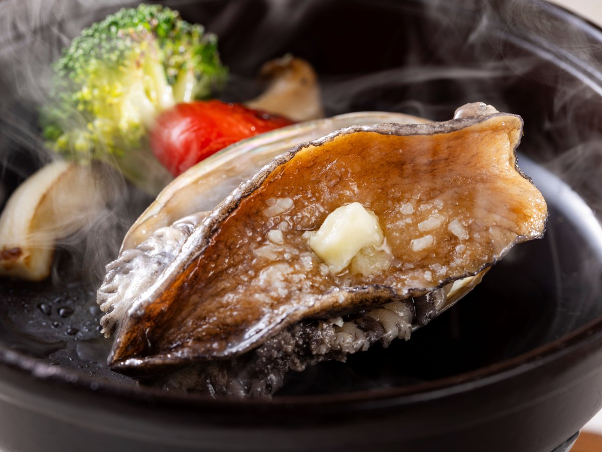 亀の井ホテル 観音寺 【土地の恵み会席】海の宝石「活あわび」の踊り焼き