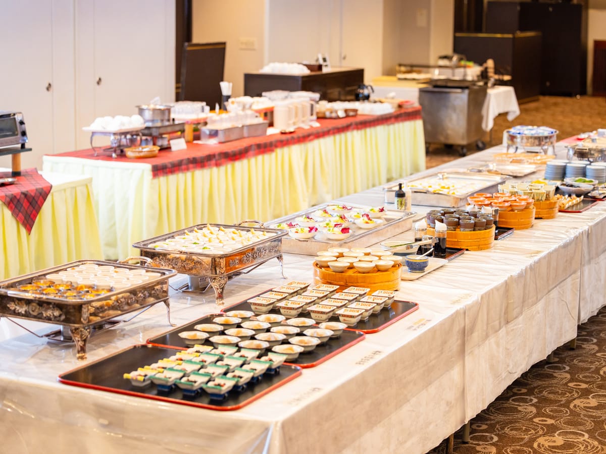 高知城下の天然温泉　三翠園（さんすいえん） 【朝食付】高知城まで徒歩10分と観光に最適。高知初湧出した天然温泉と和洋バイキングスタイルの朝食