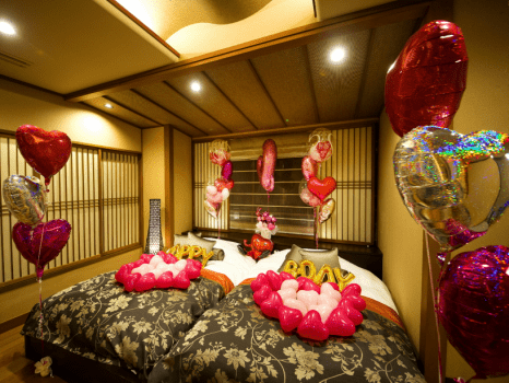 金沢湯涌温泉　百楽荘 ◆記念日プラン◆～大切な人と過ごす特別な日に、ケーキ＆スパークリングワイン＆フラワーぺタルでお祝い～