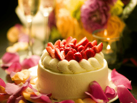 金沢湯涌温泉 百楽荘 ◆記念日プラン◆~大切な人と過ごす特別な日に、ケーキ&スパークリングワイン&フラワーぺタルでお祝い~