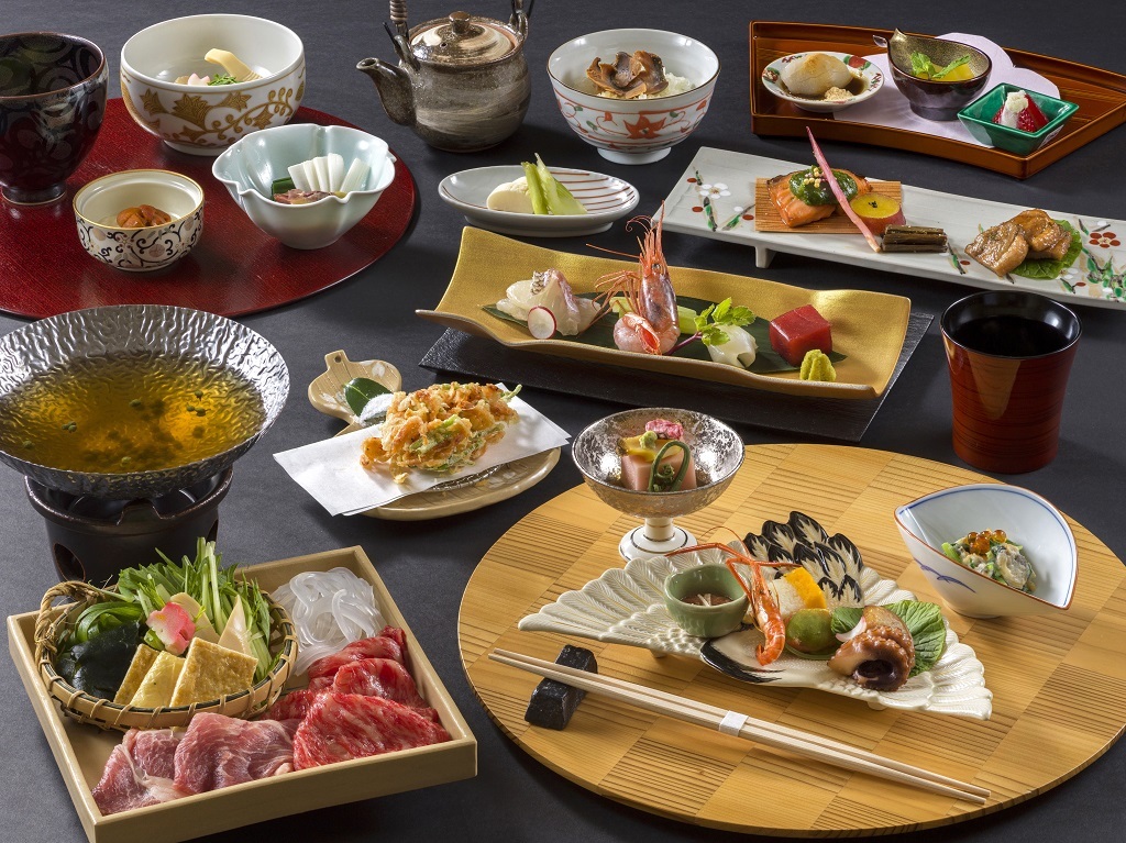 京都 梅小路 花伝抄 ★【スタンダード】<夕朝食>四季彩り豊かな京会席料理★全館畳敷き★天然温泉&5つの貸切露天風呂が無料!