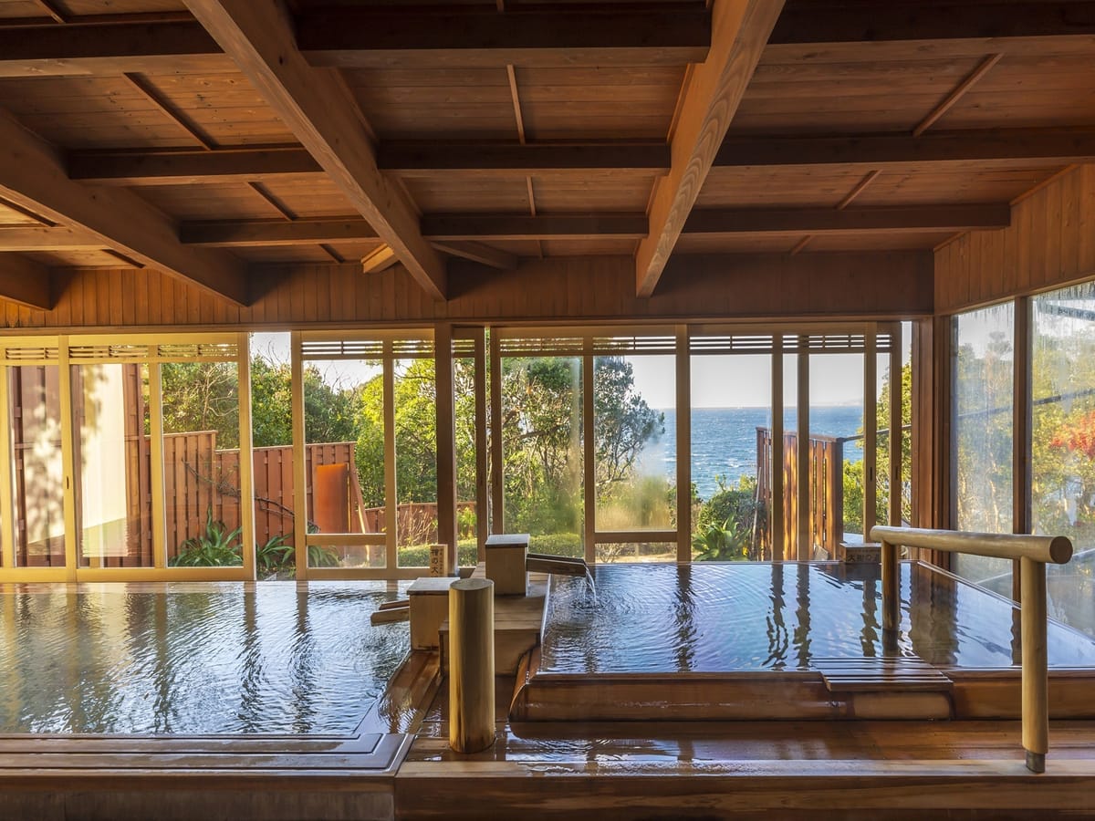 南紀白浜 浜千鳥の湯 海舟 【素泊まり】源泉かけ流し温泉を堪能★白浜唯一の混浴露天風呂で海と一体化！無料サービス満載♪