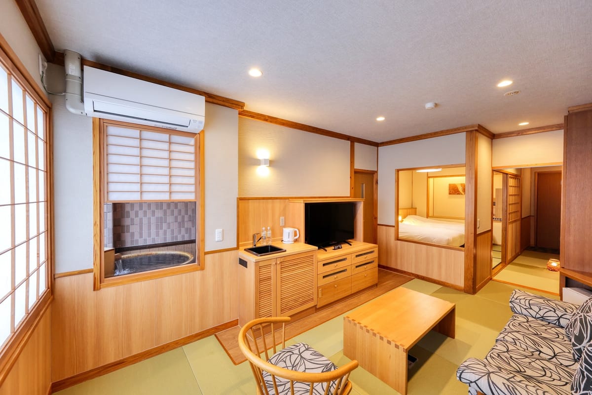 奥飛騨温泉 平湯 匠の宿 深山桜庵 リニューアル【温泉和洋室】内風呂付（信楽焼）…45平米