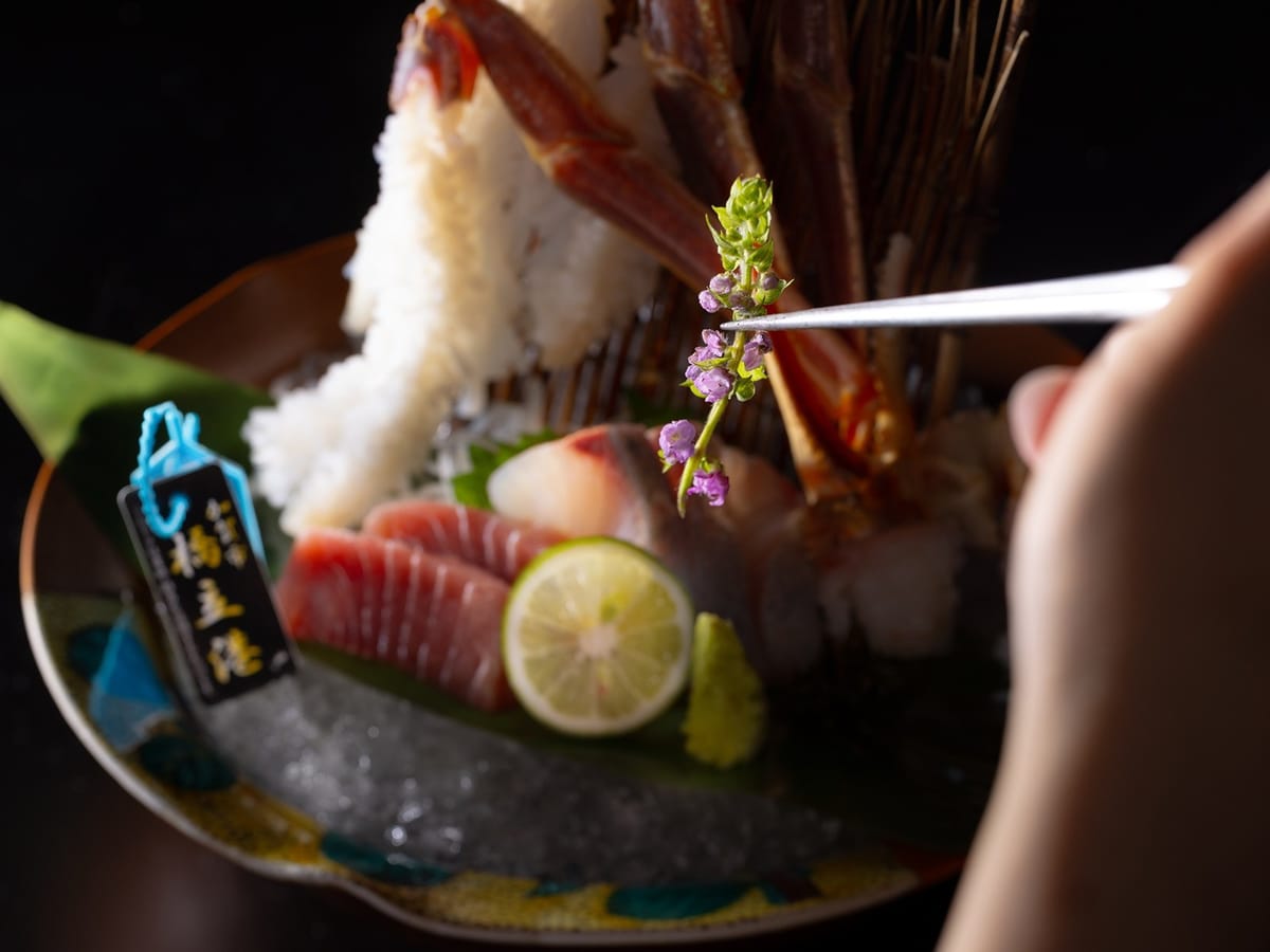 吉祥やまなか 【行きたい 食べたい 日本海！】【加能蟹会席 極】タグ付き活蟹「加能蟹」２杯を贅沢に～名物「塩釜昆布焼き」と土鍋甲羅ご飯