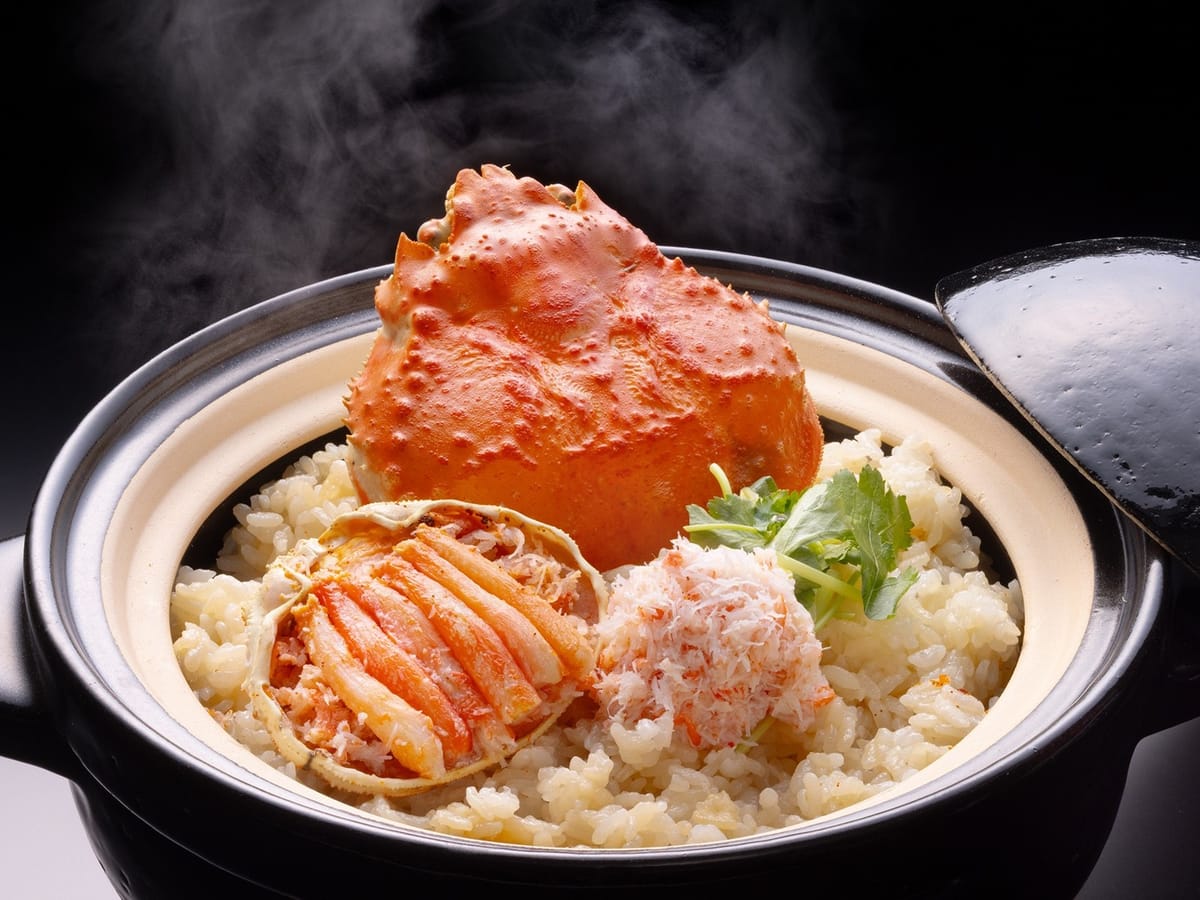 吉祥やまなか 【名物土鍋ご飯】秋は松茸、冬は夫婦蟹を味わう~美食と地酒の贅沢旅