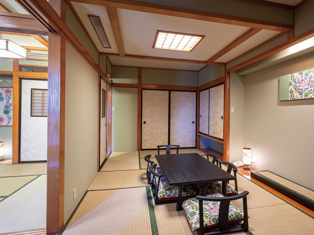 沖縄かりゆしビーチリゾートオーシャンスパ ◆2室限定・琉球ルーム◆色鮮やかな紅型雑貨がお部屋を彩る／朝食付き