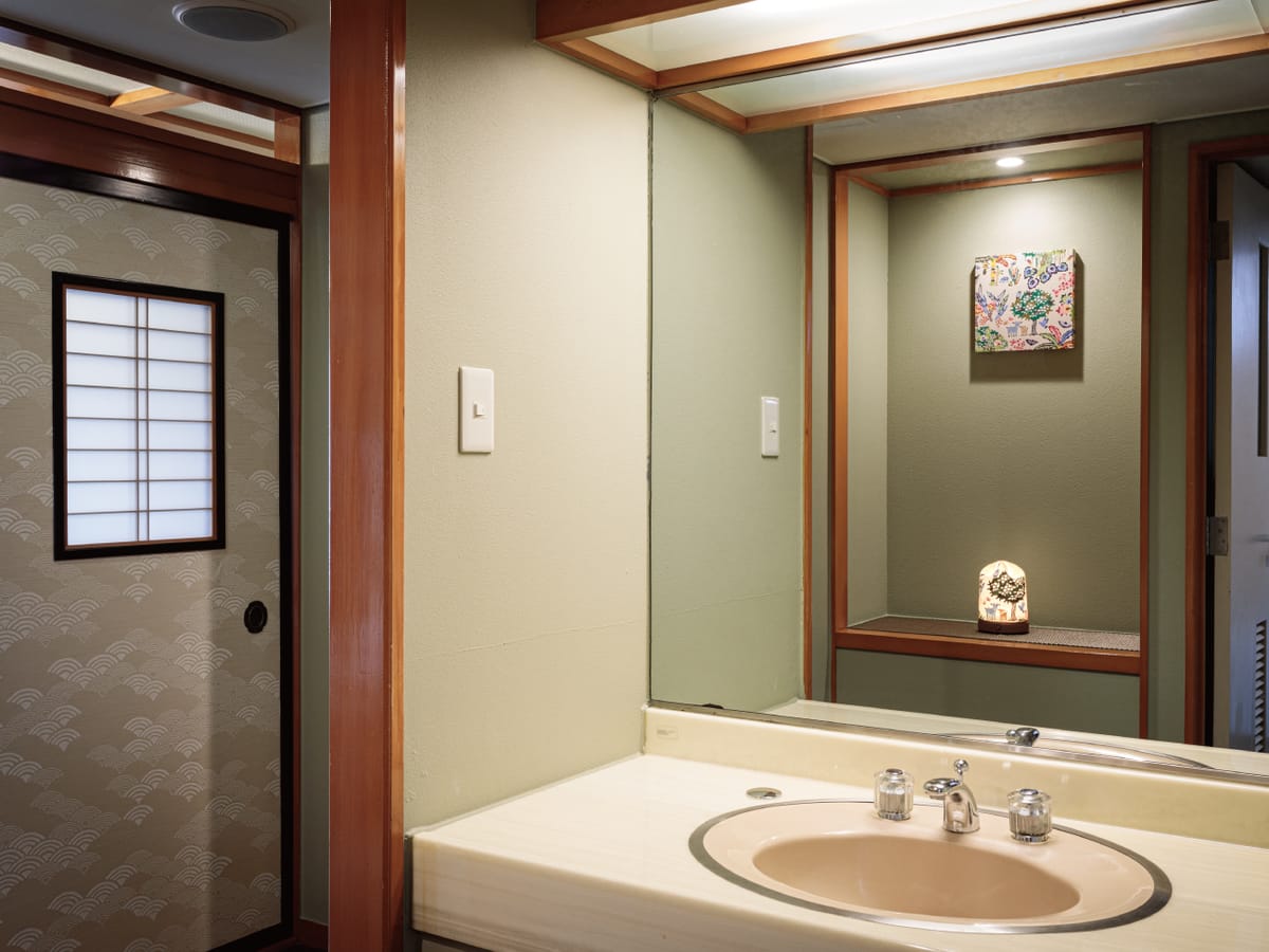 沖縄かりゆしビーチリゾートオーシャンスパ ◆2室限定・琉球ルーム◆色鮮やかな紅型雑貨がお部屋を彩る／朝食付き