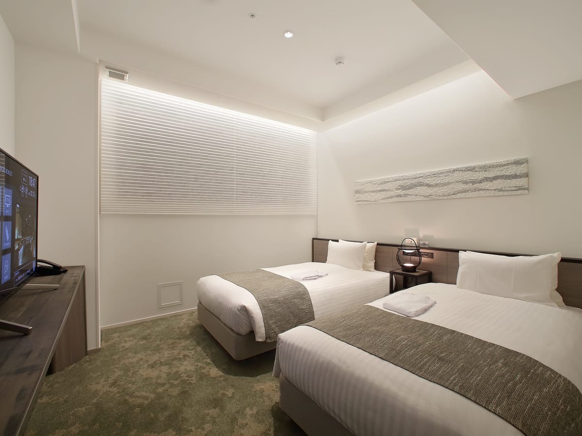 オリエンタルホテル京都 六条 ユニバーサルツイン洋室（25.3㎡/110cm幅ベッドx2台）