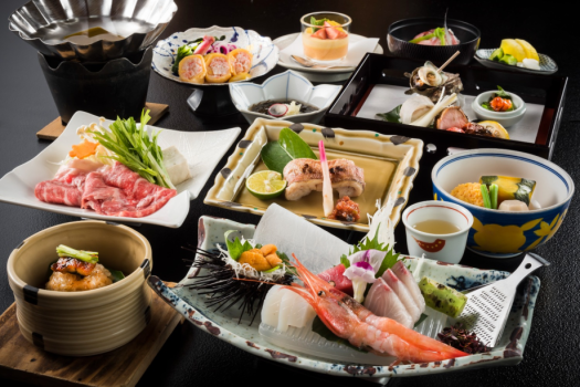 伝統旅館のぬくもり 灰屋 【本館十楽棟最上階】あわらの空をゆっくり眺める　2部屋限定禁煙ルーム（ベッド付き）