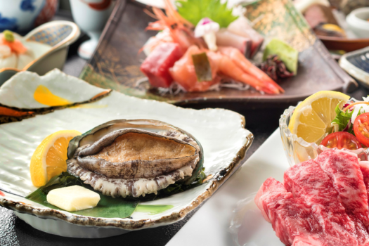 伝統旅館のぬくもり 灰屋 【若狭牛】×【活あわび】　灰屋自慢のご当地グルメプラン