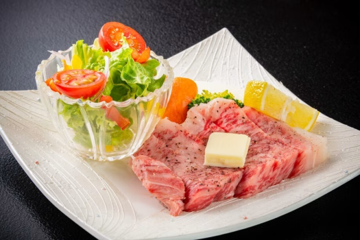 伝統旅館のぬくもり 灰屋 【若狭牛】×【活あわび】 灰屋自慢のご当地グルメプラン