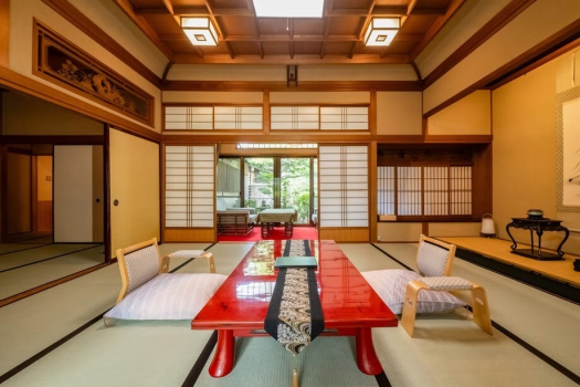 伝統旅館のぬくもり 灰屋 伝統客室　庭園付き離れ松風庵　露天風呂付き客室（源泉かけ流し）