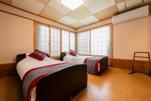 伝統旅館のぬくもり 灰屋 本館十楽棟　和洋室(バリアフリー)