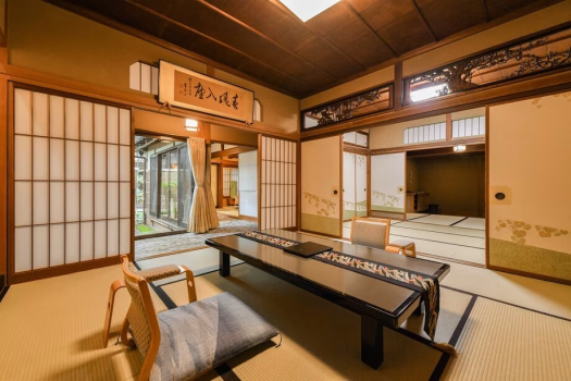 伝統旅館のぬくもり 灰屋 伝統客室　庭園付き離れ松風庵　和室