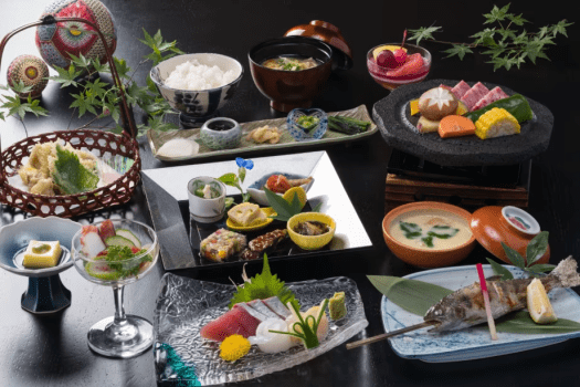 夫婦露天風呂の宿 藤のや ~交通付きパック~【基本プラン】季節を味わう色彩豊かな会席と小田川を望む客室露天風呂