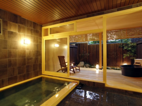 湯陣 千代の湯 【公式サイトダイナミックパッケージ限定×活蟹づくし×夕食部屋食】お一人様1枚の活松葉がにを使用！色々な食べ方で蟹を堪能「活蟹会席プラン」