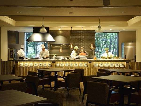 定山渓万世閣ホテルミリオーネ ≪スタンダード≫石窯焼きピザやグリル料理を堪能♪　夕食は『ライブビュッフェ』