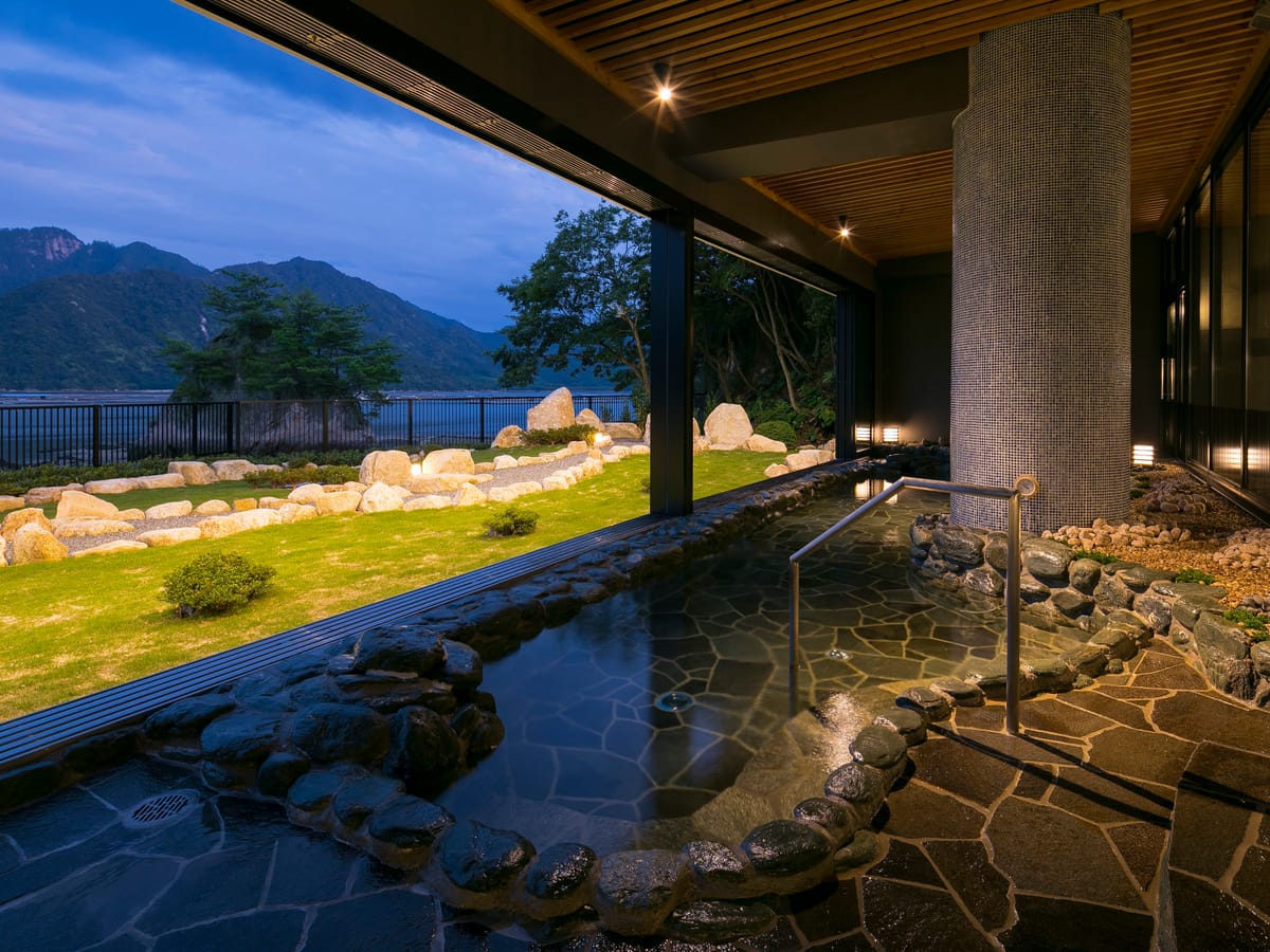 グランヴィリオホテル宮島 和蔵 【飲み放題付き】夕食は海辺のレストランでハーフバイキング！天然温泉＜２食付き◆夕食17時30分開始＞