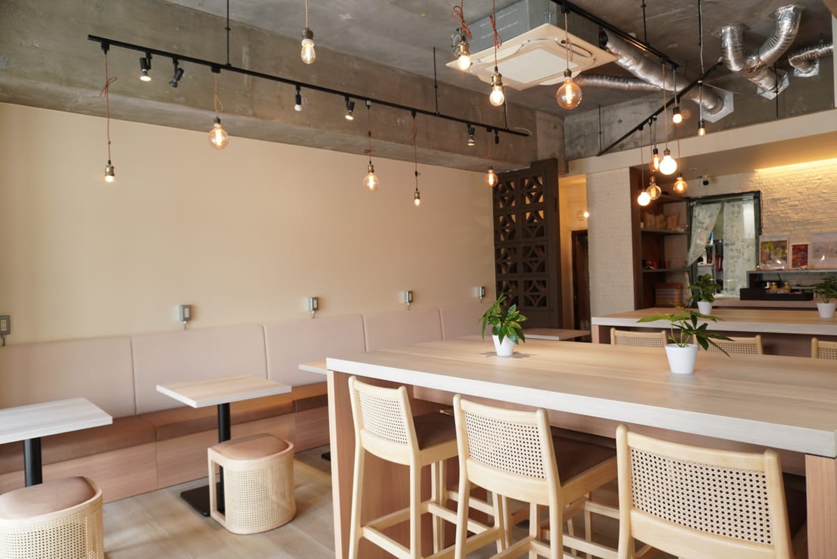 Hotel 385 【385cowork】宮古島で「旅×仕事」♪ホテル1Fのおしごとカフェで快適ワーケーション