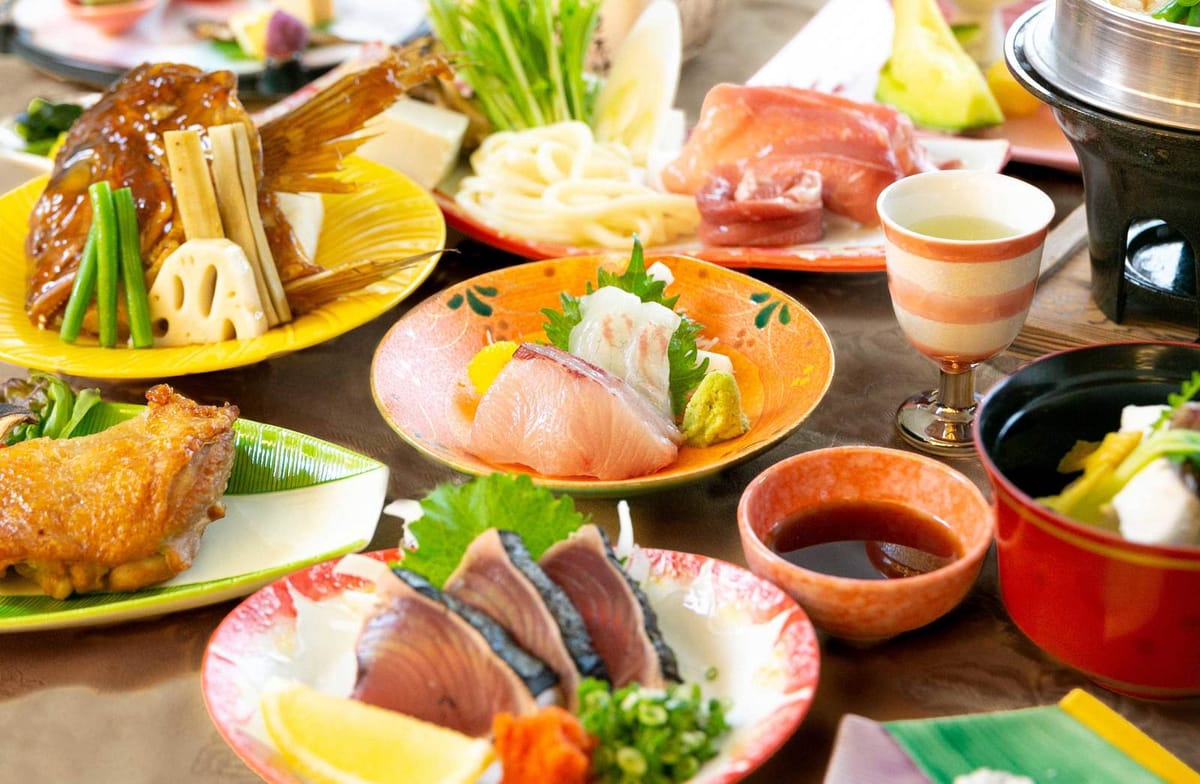 道後プリンスホテル 【中四国ベストプランニング大賞受賞】四国の味覚丸ごと堪能！鰹のタタキ×阿波尾鶏×讃岐うどん×県産真鯛