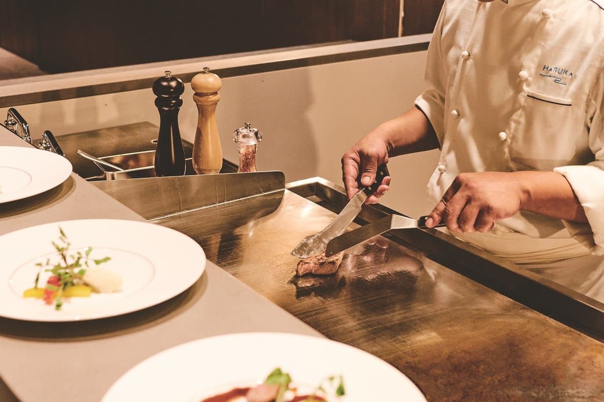 ホテル古湧園 遥 【スイートルーム】会席料理と季節のブッフェ料理を堪能♪客室内の石風呂は道後温泉引き湯◎贅沢な癒しの旅