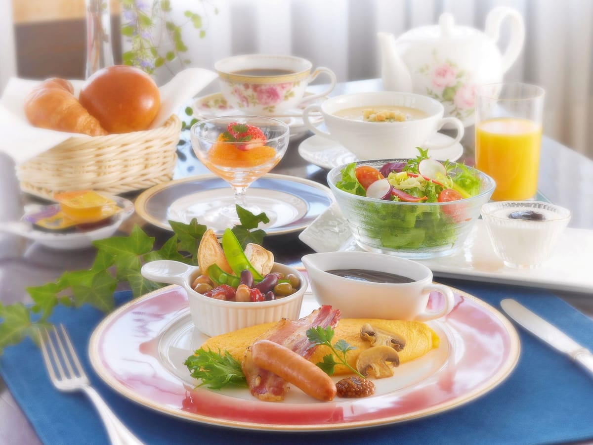 オールドイングランド 道後山の手ホテル 【和洋選べる山の手朝ごはん】ふわとろ山の手オムレツの洋朝ごはん♪地元食材ふんだんの和朝ごはん♪