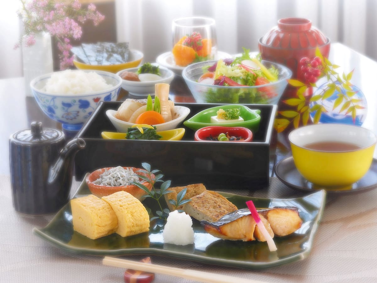 オールドイングランド 道後山の手ホテル 【和洋選べる山の手朝ごはん】ふわとろ山の手オムレツの洋朝ごはん♪地元食材ふんだんの和朝ごはん♪