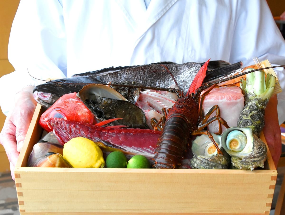 志摩観光ホテル　ザ　クラシック 【和食会席 / 美味絢爛】～当日入荷の厳選食材が目の前に～お好みで仕上げる和食総料理長の「山紫水明（さんしすいめい）」＜夕朝食付＞