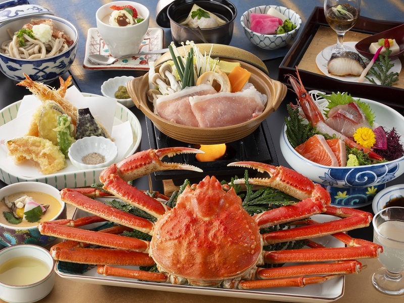 ゆのくに天祥 【冬の味覚】丸ごと茹でたズワイガニ一杯を堪能！「蟹一杯付会席」