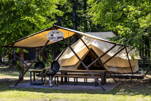 グランピングリゾート　フェーリエンドルフ ［大型テント］グランピング‐屋根付BBQスペース完備‐