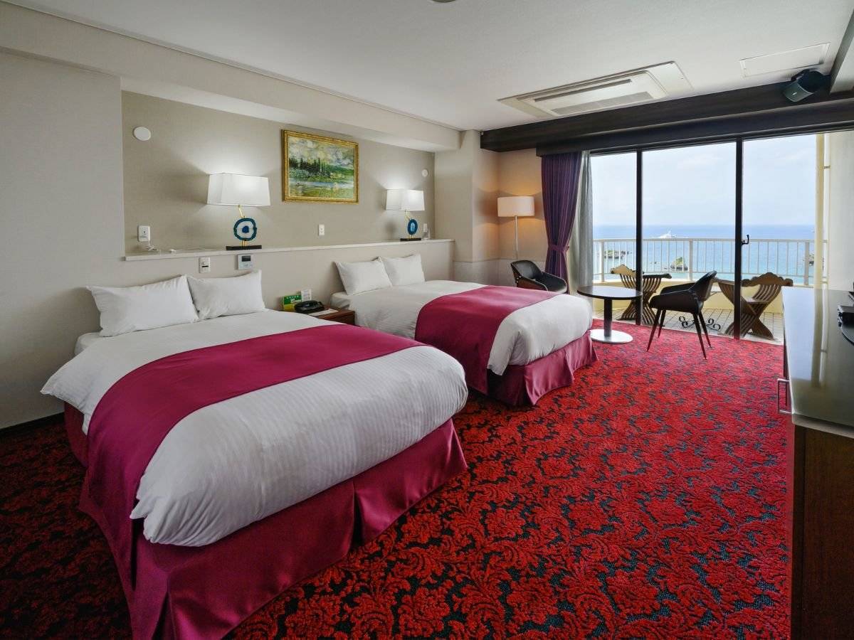 ホテルリゾネックス名護 スーペリアルーム（レッド）：定員2名