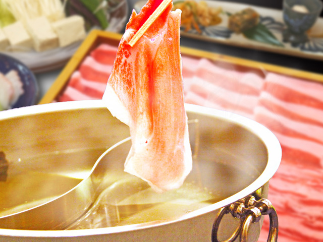 マリンピアザオキナワ  【お子様に大人気！もぐもぐピクニック滞在中1回ご招待】動物達にごはんを上げて生態観察しよう＜2食付＞