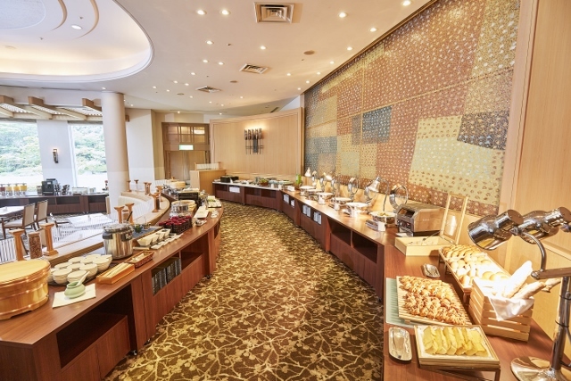 オークラアカデミアパークホテル 【SAVER】ホテル自慢の朝食｜開放感ある会場でご用意＜朝食付＞