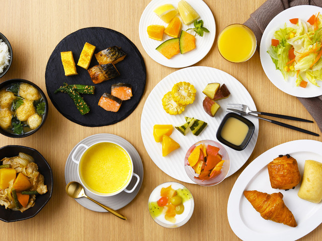 カンデオホテルズ大阪なんば 心と体が求める食べあわせを楽しむ 新鮮野菜と厳選素材の日替わりビュッフェ(朝食付 返金不可)