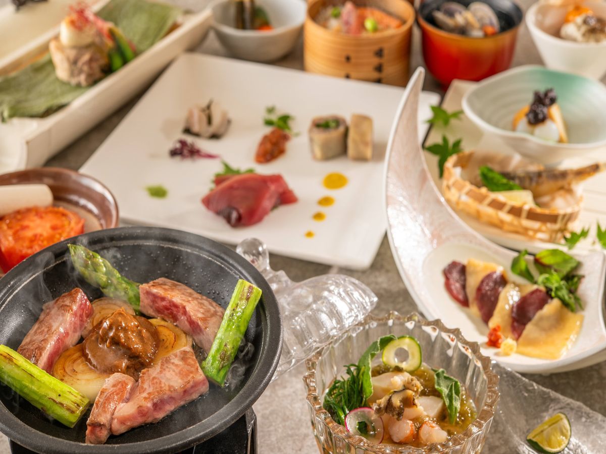 ホテルハワイアンズ 【和食の美味しさを堪能】特別室で味わう＜旬彩福島会席『極御膳』＞福島の旬の恵みを贅沢に盛り込んだ会席料理を、落ち着いた特別室でゆったりと。