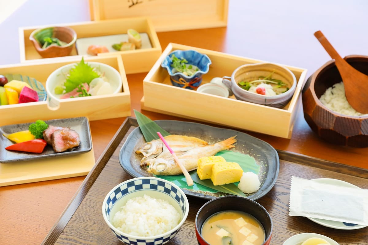KAYATSUMA OKINAWA HOTEL＆RESORT 【夕朝食付／レストラン】料理と景色を堪能するスペシャルな1日