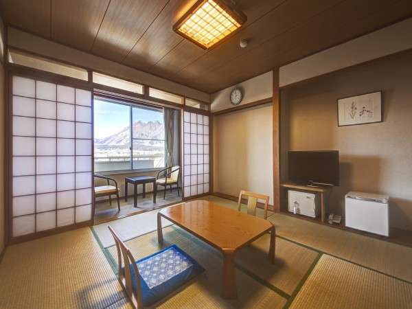 休暇村 南阿蘇 バス・トイレ付和室（８畳）禁煙（阿蘇山側）