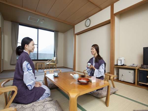 休暇村 南阿蘇 バス・トイレ付和室8畳禁煙(外輪山側)