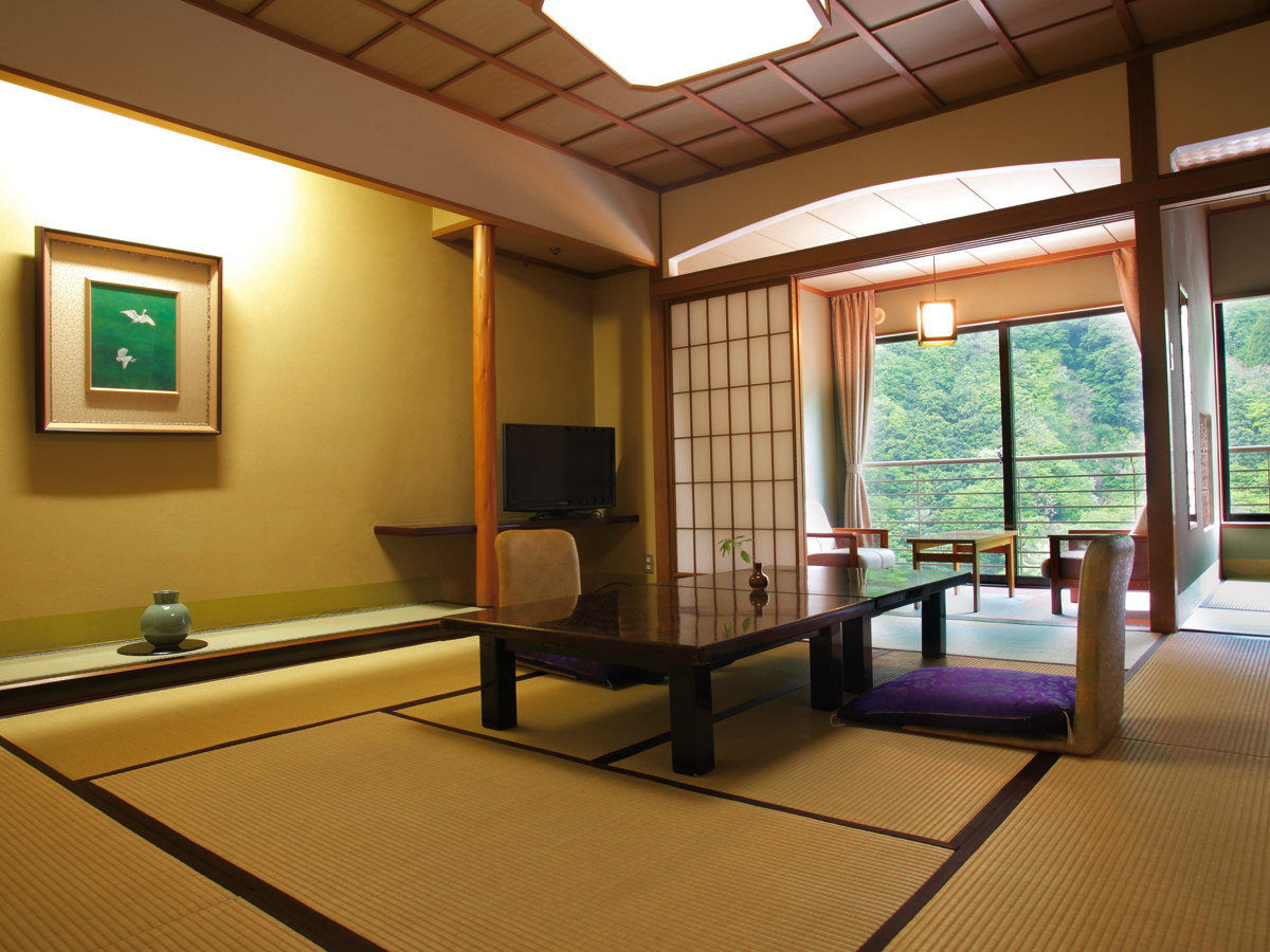 宇奈月温泉　延楽 【本館・和室11畳】黒部川の清流に面した和室