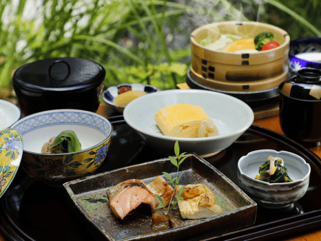 飛鳥荘 【一泊朝食プラン】 職人仕込みの「茶粥」が体を満たす―・・・。やさしく目覚める、大和の朝。